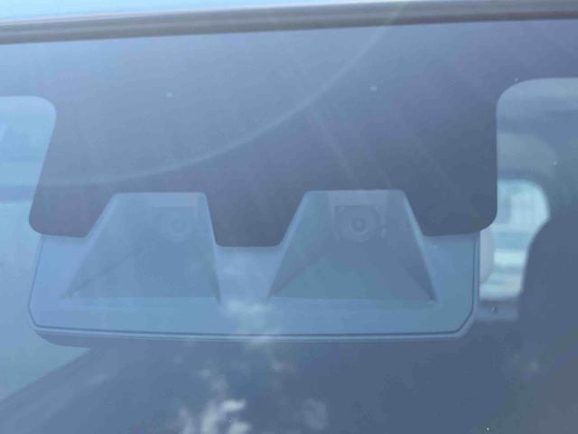 ハイゼットカーゴデラックス　リヤベンチシート　ＥＴＣ車載器　キーレス保証１年間距離無制限付き　前席パワーウインドウ　アイドリングストップ　キーレスエントリー　リヤベンチシート　コーナーセンサー　エアコン　オーバーヘッドシェルフ　誤発進抑制制御機能（東京都）の中古車