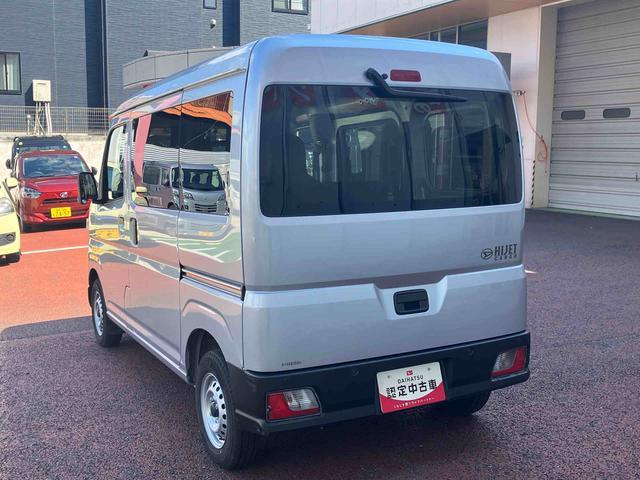 ハイゼットカーゴデラックス　リヤベンチシート　ＥＴＣ車載器　キーレス保証１年間距離無制限付き　前席パワーウインドウ　アイドリングストップ　キーレスエントリー　リヤベンチシート　コーナーセンサー　エアコン　オーバーヘッドシェルフ　誤発進抑制制御機能（東京都）の中古車