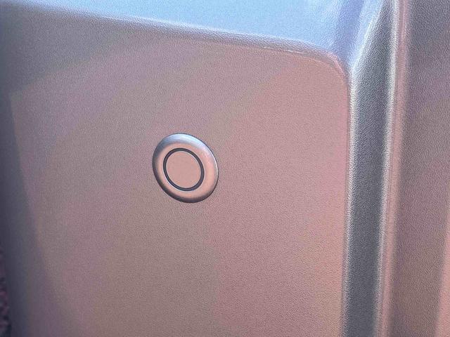ハイゼットカーゴデラックス　リヤベンチシート　ＥＴＣ車載器　キーレス保証１年間距離無制限付き　前席パワーウインドウ　アイドリングストップ　キーレスエントリー　リヤベンチシート　コーナーセンサー　エアコン　オーバーヘッドシェルフ　誤発進抑制制御機能（東京都）の中古車