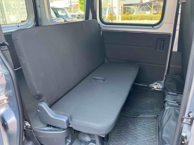 ハイゼットカーゴデラックス　リヤベンチシート　ＥＴＣ車載器　キーレス保証１年間距離無制限付き　前席パワーウインドウ　アイドリングストップ　キーレスエントリー　リヤベンチシート　コーナーセンサー　エアコン　オーバーヘッドシェルフ　誤発進抑制制御機能（東京都）の中古車