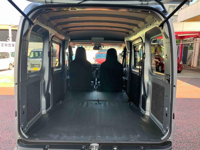 ハイゼットカーゴデラックス　リヤベンチシート　ＥＴＣ車載器　キーレス保証１年間距離無制限付き　前席パワーウインドウ　アイドリングストップ　キーレスエントリー　リヤベンチシート　コーナーセンサー　エアコン　オーバーヘッドシェルフ　誤発進抑制制御機能（東京都）の中古車