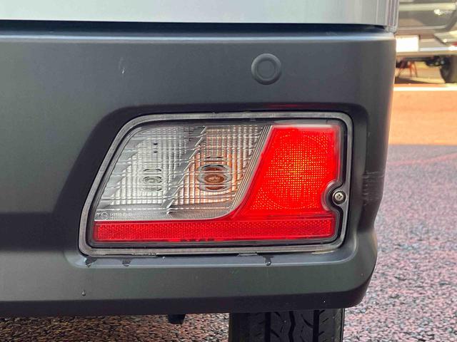 ハイゼットカーゴデラックス　リヤベンチシート　ＥＴＣ車載器　キーレス保証１年間距離無制限付き　前席パワーウインドウ　アイドリングストップ　キーレスエントリー　リヤベンチシート　コーナーセンサー　エアコン　オーバーヘッドシェルフ　誤発進抑制制御機能（東京都）の中古車