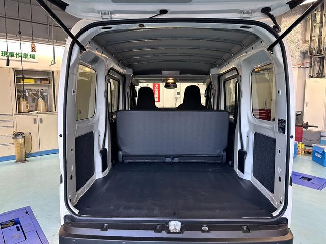 ハイゼットカーゴＤＸサポカーＳワイド適合　ラジオ　エアコン　アクセサリーソケット　コーナーセンサー　アイドリングストップ　光軸調整ダイヤル　横滑り防止機能　誤発進抑制機能　パワーウインドウ　キーレス（神奈川県）の中古車