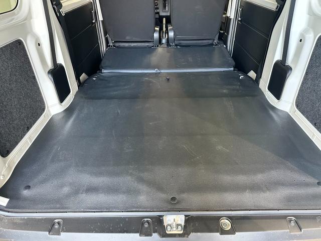 ハイゼットカーゴＤＸサポカーＳワイド適合　ラジオ　エアコン　アクセサリーソケット　コーナーセンサー　アイドリングストップ　光軸調整ダイヤル　横滑り防止機能　誤発進抑制機能　パワーウインドウ　キーレス（神奈川県）の中古車