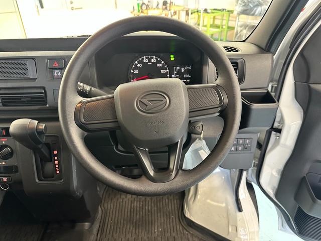 ハイゼットカーゴＤＸサポカーＳワイド適合　ラジオ　エアコン　アクセサリーソケット　コーナーセンサー　アイドリングストップ　光軸調整ダイヤル　横滑り防止機能　誤発進抑制機能　パワーウインドウ　キーレス（神奈川県）の中古車