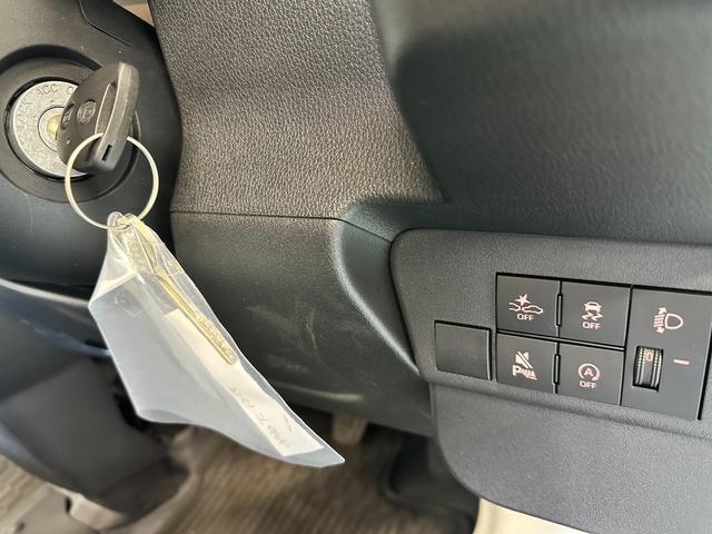 ハイゼットカーゴＤＸサポカーＳワイド適合　ラジオ　エアコン　アクセサリーソケット　コーナーセンサー　アイドリングストップ　光軸調整ダイヤル　横滑り防止機能　誤発進抑制機能　パワーウインドウ　キーレス（神奈川県）の中古車