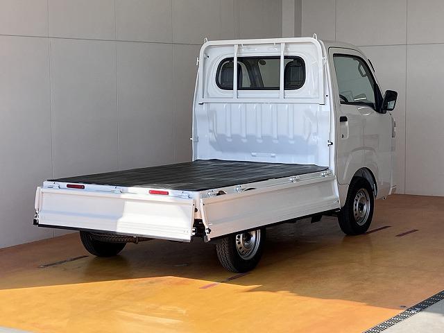 ハイゼットトラックスタンダード４ＷＤ　サポカーＳワイド適合　三方開　ゴムマット　ラジオ　エアコン　光軸調整ダイヤル　コーナーセンサー　アイドリングストップ　横滑り防止機能　誤発進抑制機能（神奈川県）の中古車