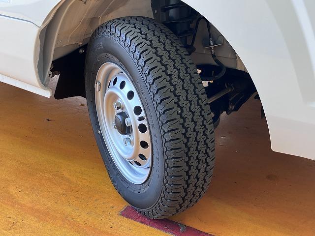 ハイゼットトラックスタンダード４ＷＤ　サポカーＳワイド適合　三方開　ゴムマット　ラジオ　エアコン　光軸調整ダイヤル　コーナーセンサー　アイドリングストップ　横滑り防止機能　誤発進抑制機能（神奈川県）の中古車