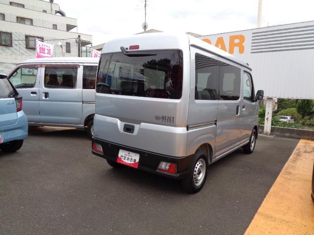 ハイゼットカーゴＤＸサポカーＳワイド適合　ラジオ　エアコン　アクセサリーソケット　コーナーセンサー　アイドリングストップ　光軸調整ダイヤル　横滑り防止機能　誤発進抑制機能　パワーウインドウ　キーレス（神奈川県）の中古車