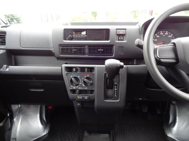 ハイゼットカーゴＤＸサポカーＳワイド適合　ラジオ　エアコン　アクセサリーソケット　コーナーセンサー　アイドリングストップ　光軸調整ダイヤル　横滑り防止機能　誤発進抑制機能　パワーウインドウ　キーレス（神奈川県）の中古車