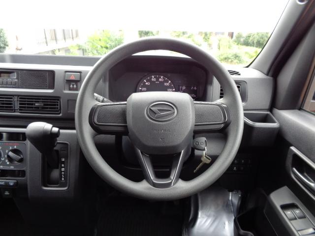 ハイゼットカーゴＤＸサポカーＳワイド適合　ラジオ　エアコン　アクセサリーソケット　コーナーセンサー　アイドリングストップ　光軸調整ダイヤル　横滑り防止機能　誤発進抑制機能　パワーウインドウ　キーレス（神奈川県）の中古車