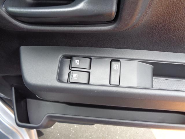 ハイゼットカーゴＤＸサポカーＳワイド適合　ラジオ　エアコン　アクセサリーソケット　コーナーセンサー　アイドリングストップ　光軸調整ダイヤル　横滑り防止機能　誤発進抑制機能　パワーウインドウ　キーレス（神奈川県）の中古車