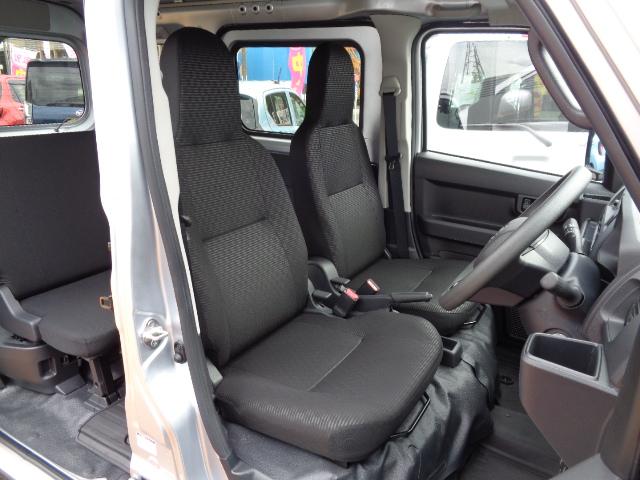 ハイゼットカーゴＤＸサポカーＳワイド適合　ラジオ　エアコン　アクセサリーソケット　コーナーセンサー　アイドリングストップ　光軸調整ダイヤル　横滑り防止機能　誤発進抑制機能　パワーウインドウ　キーレス（神奈川県）の中古車