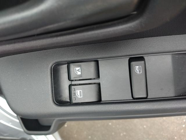 ハイゼットカーゴDXサポカーSワイド適合 オーディオ エアコン アクセサリーソケット コーナーセンサー アイドリングストップ 光軸調整ダイヤル 横滑り防止機能 誤発進抑制機能 パワーウインドウ キーレス(神奈川県)の中古車