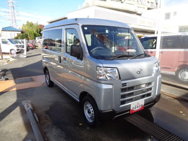 ハイゼットカーゴＤＸサポカーＳワイド適合　ラジオ　エアコン　アクセサリーソケット　コーナーセンサー　アイドリングストップ　光軸調整ダイヤル　横滑り防止機能　誤発進抑制機能　パワーウインドウ　キーレス（神奈川県）の中古車