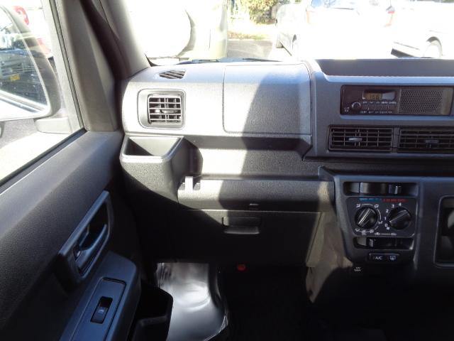 ハイゼットカーゴＤＸサポカーＳワイド適合　ラジオ　エアコン　アクセサリーソケット　コーナーセンサー　アイドリングストップ　光軸調整ダイヤル　横滑り防止機能　誤発進抑制機能　パワーウインドウ　キーレス（神奈川県）の中古車