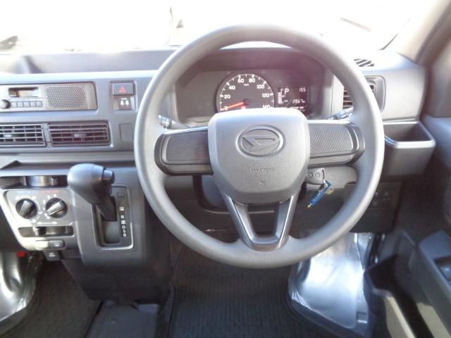 ハイゼットカーゴＤＸサポカーＳワイド適合　ラジオ　エアコン　アクセサリーソケット　コーナーセンサー　アイドリングストップ　光軸調整ダイヤル　横滑り防止機能　誤発進抑制機能　パワーウインドウ　キーレス（神奈川県）の中古車