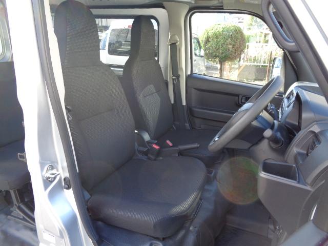 ハイゼットカーゴＤＸサポカーＳワイド適合　ラジオ　エアコン　アクセサリーソケット　コーナーセンサー　アイドリングストップ　光軸調整ダイヤル　横滑り防止機能　誤発進抑制機能　パワーウインドウ　キーレス（神奈川県）の中古車