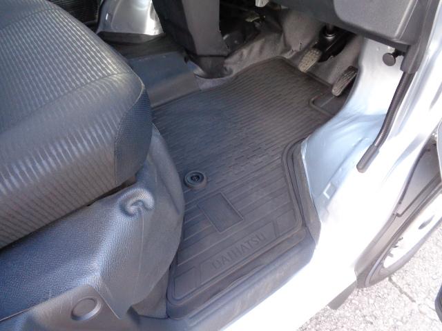 ハイゼットカーゴＤＸサポカーＳワイド適合　ラジオ　エアコン　アクセサリーソケット　コーナーセンサー　アイドリングストップ　光軸調整ダイヤル　横滑り防止機能　誤発進抑制機能　パワーウインドウ　キーレス（神奈川県）の中古車