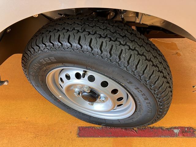 ハイゼットトラックジャンボエクストラ４ＷＤ　サポカーＳワイド適合　三方開　ＣＶＴ　エアコン　Ｐスタート　アクセサリーソケット　アイドリングストップ　コーナーセンサー　荷台作業灯　電動格納ミラー　キーフリー（神奈川県）の中古車