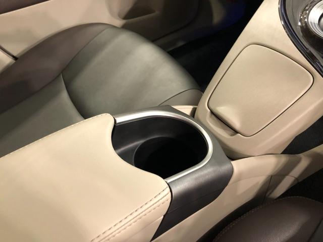 プリウスＳマイコーデ　走行３８２１４キロ／ナビ／バックカメラ／マット１年保証距離無制限　走行距離３８２１４キロ　ナビ　バックカメラ　純正カーペットマット　助手席エアバック　電動パーキングブレーキ　プッシュボタンスタート　電動格納式ドアミラー（埼玉県）の中古車