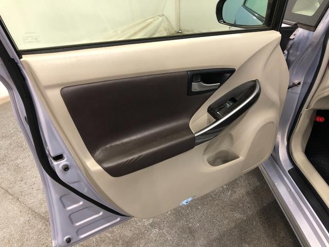 プリウスＳマイコーデ　走行３８２１４キロ／ナビ／バックカメラ／マット１年保証距離無制限　走行距離３８２１４キロ　ナビ　バックカメラ　純正カーペットマット　助手席エアバック　電動パーキングブレーキ　プッシュボタンスタート　電動格納式ドアミラー（埼玉県）の中古車