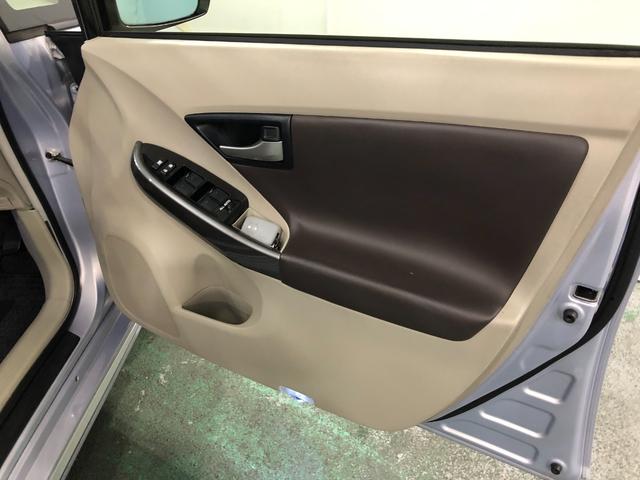 プリウスＳマイコーデ　走行３８２１４キロ／ナビ／バックカメラ／マット１年保証距離無制限　走行距離３８２１４キロ　ナビ　バックカメラ　純正カーペットマット　助手席エアバック　電動パーキングブレーキ　プッシュボタンスタート　電動格納式ドアミラー（埼玉県）の中古車