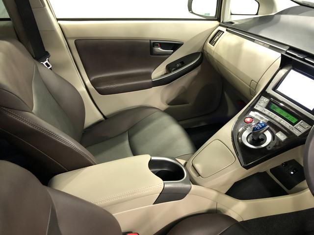 プリウスＳマイコーデ　走行３８２１４キロ／ナビ／バックカメラ／マット１年保証距離無制限　走行距離３８２１４キロ　ナビ　バックカメラ　純正カーペットマット　助手席エアバック　電動パーキングブレーキ　プッシュボタンスタート　電動格納式ドアミラー（埼玉県）の中古車