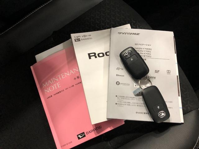 ロッキープレミアム　走行１６９７４キロ／純正フルセグナビ／ドラレコ１年保証距離無制限　走行距離１６９７４キロ　純正フルセグナビ　パノラマモニター　ドラレコ　純正マット　サイドエアバッグ　ＬＥＤヘッドランプ　アイドリングストップ　シートヒーター　オート格納式ドアミラー（埼玉県）の中古車