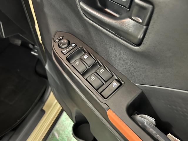 タントファンクロスターボ 走行1765キロ/LEDヘッドランプ1年保証距離無制限 走行距離1765キロ 純正マット サイドエアバッグ LEDヘッドランプ アイドリングストップ シートヒーター 両側電動スライドドア オート格納式ドアミラー 電動パーキングブレーキ(埼玉県)の中古車