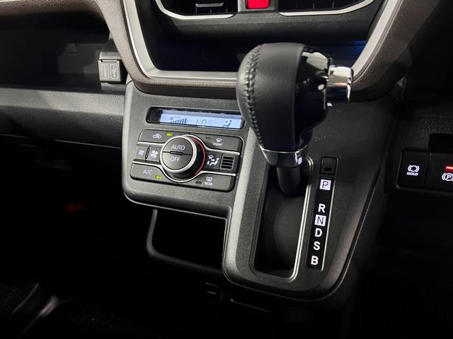 ムーヴRS 走行2420キロ/純正フルセグナビ/パノラマモニター1年保証距離無制限 走行距離2420キロ 純正フルセグナビ パノラマモニター サイドエアバッグ LEDヘッドランプ アイドリングストップ 両側電動スライドドア 電動パーキングブレーキ(埼玉県)の中古車