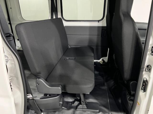 ハイゼットカーゴＤＸ　走行６キロ／登録済未使用車／ＦＭＡＭラジオ新車保障継承　１年保証距離無制限　走行距離６キロ　スマートアシスト　前後ソナーセンサー　ＦＭＡＭラジオ　運転席助手席エアバック　クリアランスソナー　オートライト　アイドリングストップ（埼玉県）の中古車