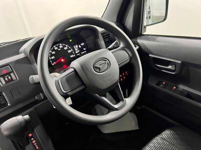 ハイゼットカーゴＤＸ　走行６キロ／登録済未使用車／ＦＭＡＭラジオ新車保障継承　１年保証距離無制限　走行距離６キロ　スマートアシスト　前後ソナーセンサー　ＦＭＡＭラジオ　運転席助手席エアバック　クリアランスソナー　オートライト　アイドリングストップ（埼玉県）の中古車
