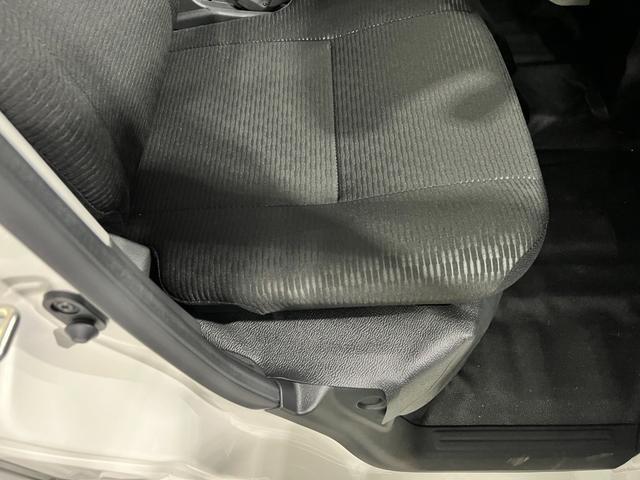 ハイゼットカーゴＤＸ　走行６キロ／登録済未使用車／ＦＭＡＭラジオ新車保障継承　１年保証距離無制限　走行距離６キロ　スマートアシスト　前後ソナーセンサー　ＦＭＡＭラジオ　運転席助手席エアバック　クリアランスソナー　オートライト　アイドリングストップ（埼玉県）の中古車
