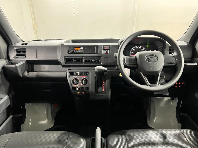 ハイゼットカーゴＤＸ　走行６キロ／登録済未使用車／ＦＭＡＭラジオ新車保障継承　１年保証距離無制限　走行距離６キロ　スマートアシスト　前後ソナーセンサー　ＦＭＡＭラジオ　運転席助手席エアバック　クリアランスソナー　オートライト　アイドリングストップ（埼玉県）の中古車