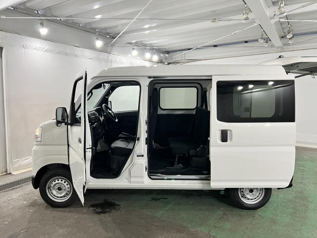 ハイゼットカーゴＤＸ　走行６キロ／登録済未使用車／ＦＭＡＭラジオ新車保障継承　１年保証距離無制限　走行距離６キロ　スマートアシスト　前後ソナーセンサー　ＦＭＡＭラジオ　運転席助手席エアバック　クリアランスソナー　オートライト　アイドリングストップ（埼玉県）の中古車