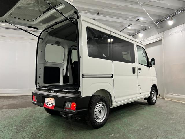 ハイゼットカーゴＤＸ　走行６キロ／登録済未使用車／ＦＭＡＭラジオ新車保障継承　１年保証距離無制限　走行距離６キロ　スマートアシスト　前後ソナーセンサー　ＦＭＡＭラジオ　運転席助手席エアバック　クリアランスソナー　オートライト　アイドリングストップ（埼玉県）の中古車