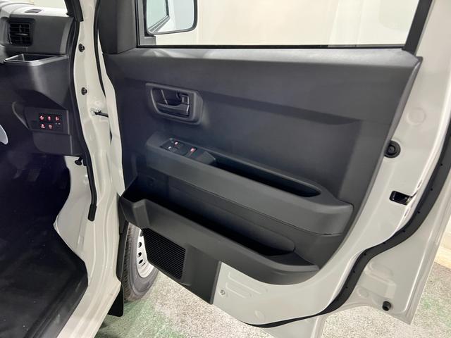 ハイゼットカーゴＤＸ　走行６キロ／登録済未使用車／ＦＭＡＭラジオ新車保障継承　１年保証距離無制限　走行距離６キロ　スマートアシスト　前後ソナーセンサー　ＦＭＡＭラジオ　運転席助手席エアバック　クリアランスソナー　オートライト　アイドリングストップ（埼玉県）の中古車