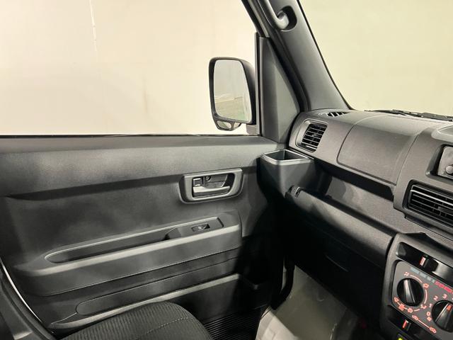 ハイゼットカーゴＤＸ　走行６キロ／登録済未使用車／ＦＭＡＭラジオ新車保障継承　１年保証距離無制限　走行距離６キロ　スマートアシスト　前後ソナーセンサー　ＦＭＡＭラジオ　運転席助手席エアバック　クリアランスソナー　オートライト　アイドリングストップ（埼玉県）の中古車