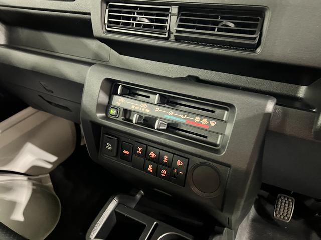 ハイゼットトラックスタンダード 農用スペシャル 4WD/MT車/走行6キロ1年保証距離無制限 走行距離6キロ FMAMラジオ 助手席エアバック クリアランスソナー オートマチックハイビーム オートライト アイドリングストップ 荷台作業灯(埼玉県)の中古車
