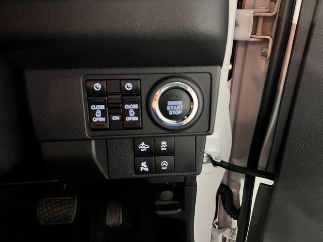 ムーヴキャンバスストライプスG 走行2366キロ/LEDヘッドランプ/マット禁煙車 ワンオーナー 1年保証距離無制限 新車保障継承 走行距離2366キロ 純正マット サイドエアバッグ LEDヘッドランプ アイドリングストップ シートヒーター 両側電動スライドドア(埼玉県)の中古車