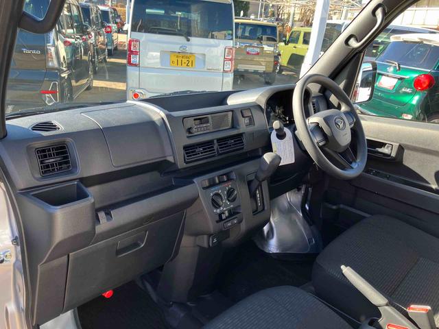 ハイゼットカーゴDXスマートアシスト/コーナーセンサー/リモコンキー/AM・FMラジオ/オーバーヘッドシェルフ/点検記録簿&取扱説明書完備(千葉県)の中古車