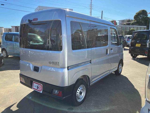 ハイゼットカーゴDXスマートアシスト/コーナーセンサー/リモコンキー/AM・FMラジオ/オーバーヘッドシェルフ/点検記録簿&取扱説明書完備(千葉県)の中古車