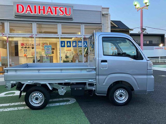 ハイゼットトラックスタンダードＦＲ専用ＣＶＴ　マルチリフレクターヘッドランプ　ＡＭ／ＦＭＣＤステレオ　１２インチ商用ラジアルタイヤ　６コーナーセンサー　荷台フロア長２．０３０ｍｍ　積載力を高める２５個のフック（東京都）の中古車