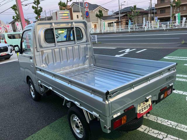 ハイゼットトラックスタンダードＦＲ専用ＣＶＴ　マルチリフレクターヘッドランプ　ＡＭ／ＦＭＣＤステレオ　１２インチ商用ラジアルタイヤ　６コーナーセンサー　荷台フロア長２．０３０ｍｍ　積載力を高める２５個のフック（東京都）の中古車