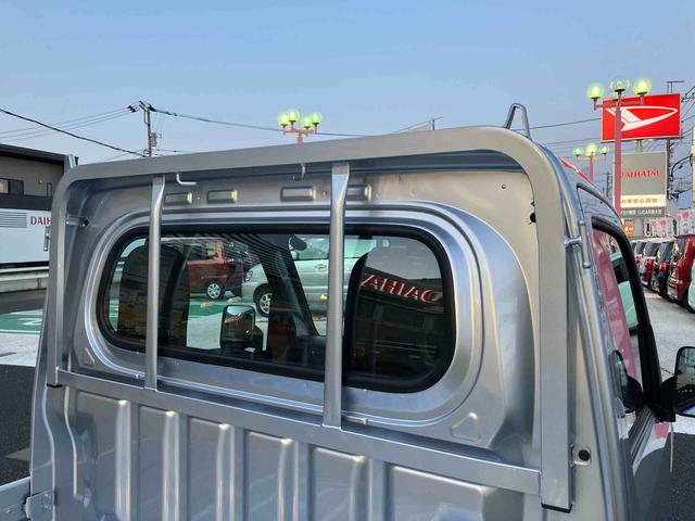 ハイゼットトラックスタンダードＦＲ専用ＣＶＴ　マルチリフレクターヘッドランプ　ＡＭ／ＦＭＣＤステレオ　１２インチ商用ラジアルタイヤ　６コーナーセンサー　荷台フロア長２．０３０ｍｍ　積載力を高める２５個のフック（東京都）の中古車