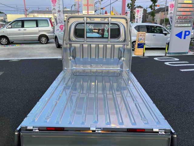 ハイゼットトラックスタンダードＦＲ専用ＣＶＴ　マルチリフレクターヘッドランプ　ＡＭ／ＦＭＣＤステレオ　１２インチ商用ラジアルタイヤ　６コーナーセンサー　荷台フロア長２．０３０ｍｍ　積載力を高める２５個のフック（東京都）の中古車