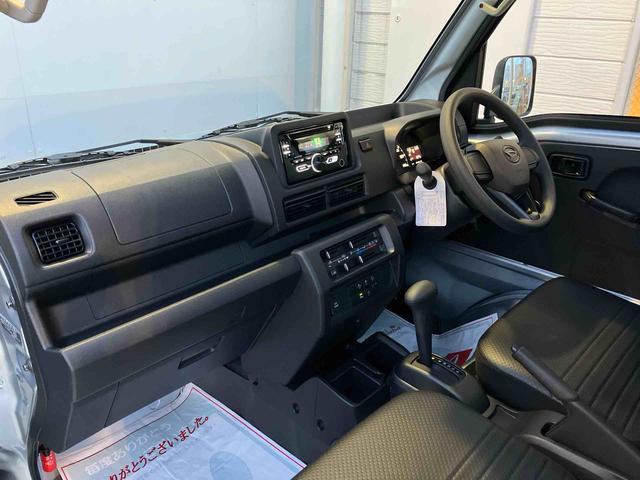 ハイゼットトラックスタンダードＦＲ専用ＣＶＴ　マルチリフレクターヘッドランプ　ＡＭ／ＦＭＣＤステレオ　１２インチ商用ラジアルタイヤ　６コーナーセンサー　荷台フロア長２．０３０ｍｍ　積載力を高める２５個のフック（東京都）の中古車