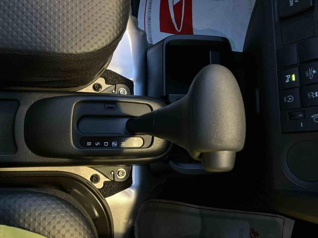 ハイゼットトラックスタンダードＦＲ専用ＣＶＴ　マルチリフレクターヘッドランプ　ＡＭ／ＦＭＣＤステレオ　１２インチ商用ラジアルタイヤ　６コーナーセンサー　荷台フロア長２．０３０ｍｍ　積載力を高める２５個のフック（東京都）の中古車