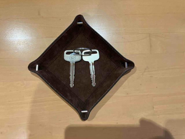ハイゼットトラックスタンダードＦＲ専用ＣＶＴ　マルチリフレクターヘッドランプ　ＡＭ／ＦＭＣＤステレオ　１２インチ商用ラジアルタイヤ　６コーナーセンサー　荷台フロア長２．０３０ｍｍ　積載力を高める２５個のフック（東京都）の中古車